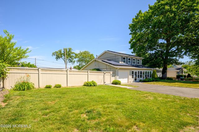 40 Pomona Boulevard, Keyport, NJ 07735