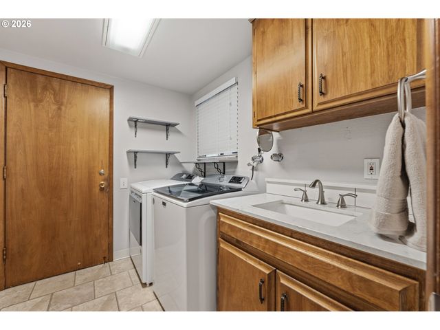 12635 Sw PRINCE ALBERT St, King City, OR 97224