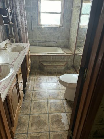 2631 Kennedy Drive, North Chicago, IL 60064