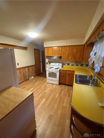 3821 Denlinger, Dayton, OH 45426