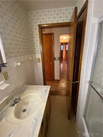 3821 Denlinger, Dayton, OH 45426