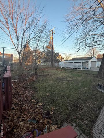 764 White Avenue, Lincoln Park, MI 48146