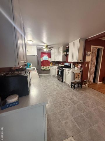 764 White Avenue, Lincoln Park, MI 48146