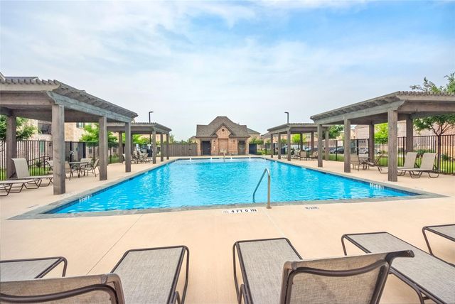 692 Vista Oaks Road, Lewisville, TX 75067