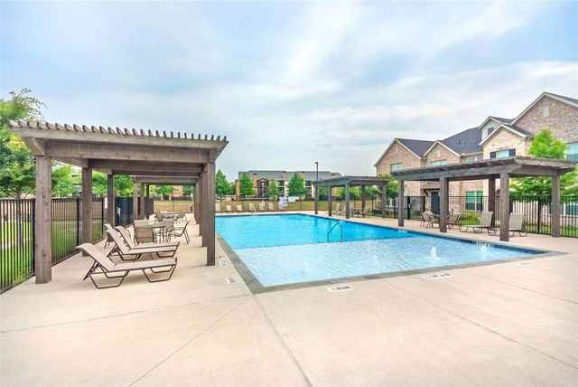 692 Vista Oaks Road, Lewisville, TX 75067