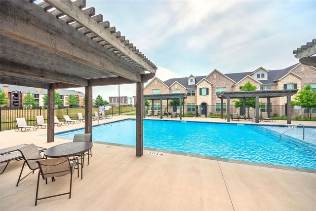 692 Vista Oaks Road, Lewisville, TX 75067