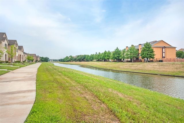 692 Vista Oaks Road, Lewisville, TX 75067