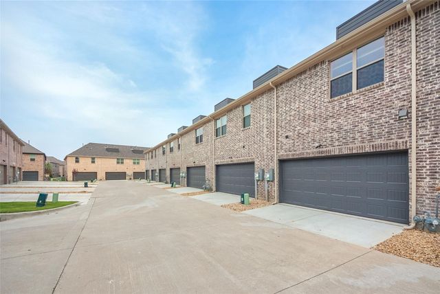 692 Vista Oaks Road, Lewisville, TX 75067