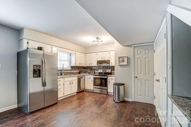 8518 Castle Pine Court, Charlotte, NC 28226