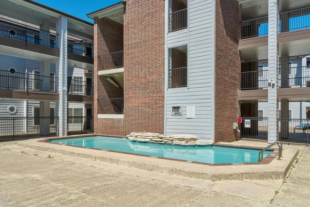 501 W 26th ST 113, Austin, TX 78705