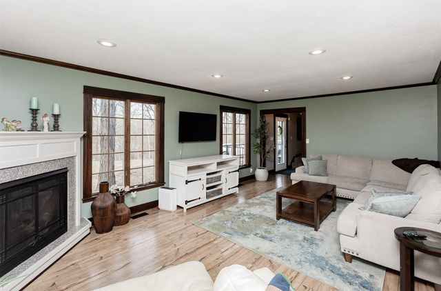 33080 Fox Creek Drive, Waukee, IA 50263