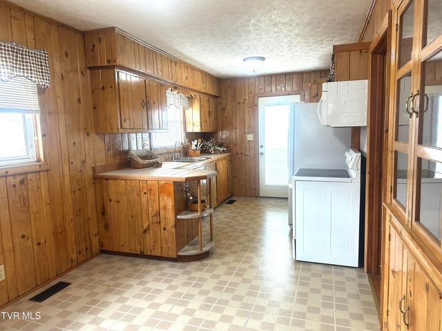 35 Hermitage Street, Greeneville, TN 37745