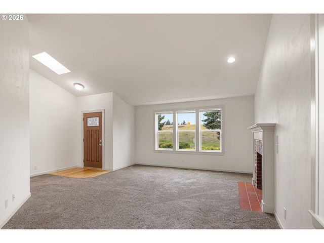 831 GREENWICH Ave, Eugene, OR 97404