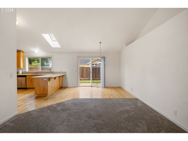 831 GREENWICH Ave, Eugene, OR 97404