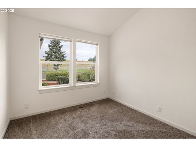 831 GREENWICH Ave, Eugene, OR 97404
