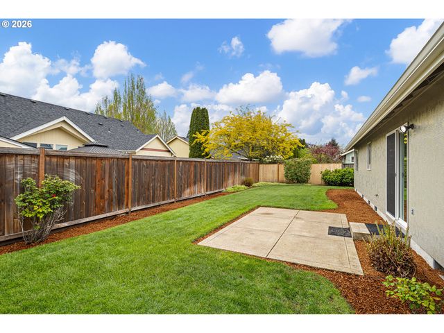 831 GREENWICH Ave, Eugene, OR 97404