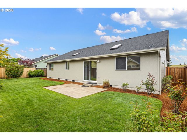 831 GREENWICH Ave, Eugene, OR 97404
