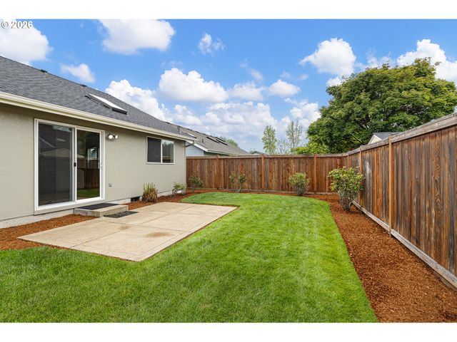 831 GREENWICH Ave, Eugene, OR 97404