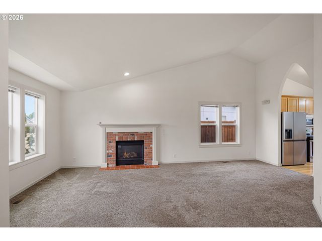 831 GREENWICH Ave, Eugene, OR 97404