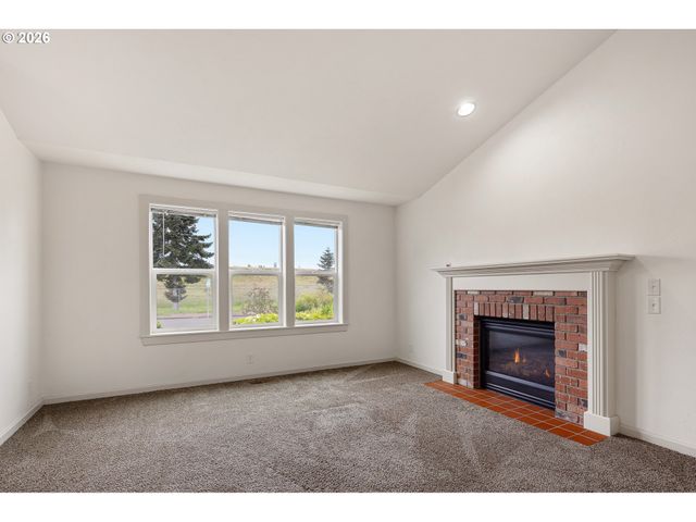 831 GREENWICH Ave, Eugene, OR 97404