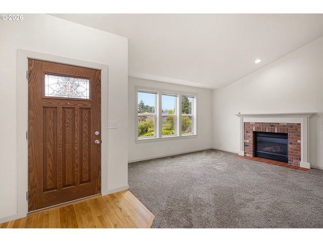 831 GREENWICH Ave, Eugene, OR 97404