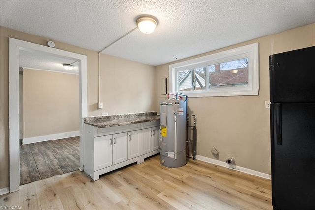 521 E 1st Street, Lexington, NC 27292