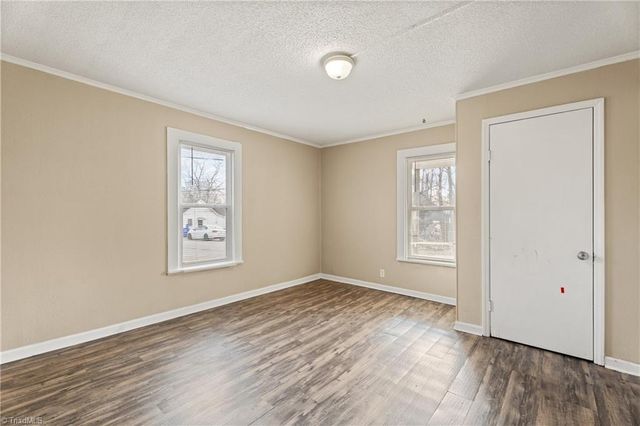 521 E 1st Street, Lexington, NC 27292