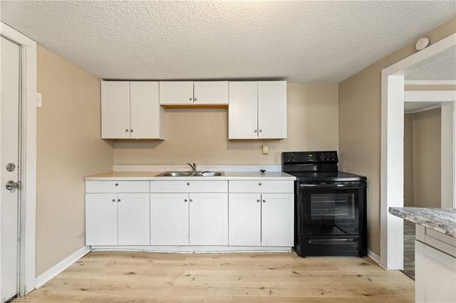 521 E 1st Street, Lexington, NC 27292