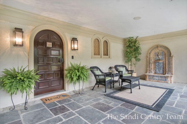 18635 N Fruitport Road, Spring Lake Twp, MI 49456