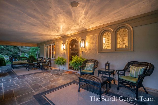 18635 N Fruitport Road, Spring Lake Twp, MI 49456