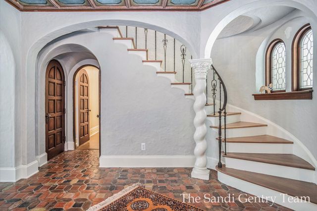 18635 N Fruitport Road, Spring Lake Twp, MI 49456