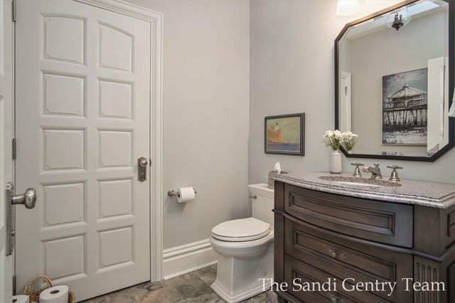 18635 N Fruitport Road, Spring Lake Twp, MI 49456