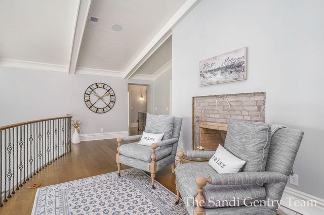 18635 N Fruitport Road, Spring Lake Twp, MI 49456