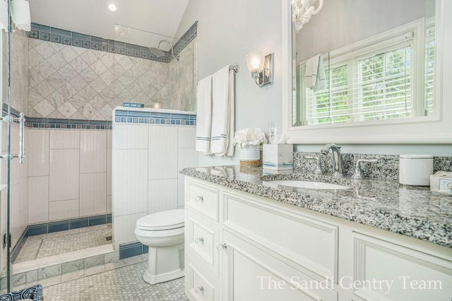 18635 N Fruitport Road, Spring Lake Twp, MI 49456