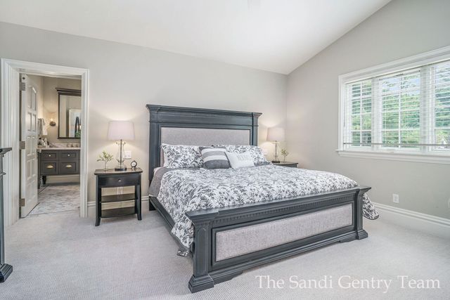 18635 N Fruitport Road, Spring Lake Twp, MI 49456