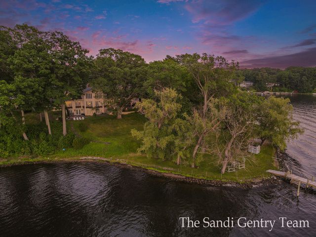 18635 N Fruitport Road, Spring Lake Twp, MI 49456