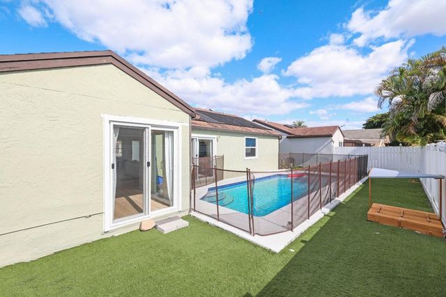 18998 Cloud Lake Circle, Boca Raton, FL 33496