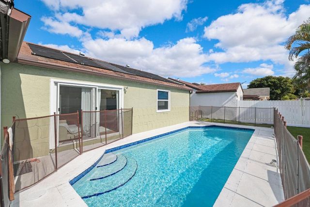 18998 Cloud Lake Circle, Boca Raton, FL 33496