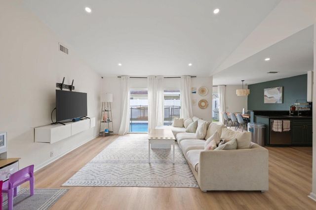 18998 Cloud Lake Circle, Boca Raton, FL 33496