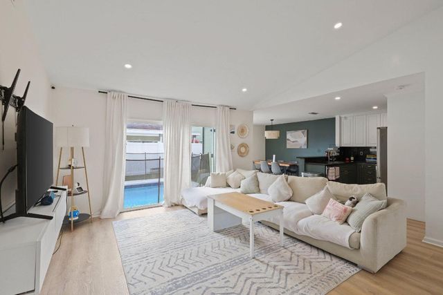 18998 Cloud Lake Circle, Boca Raton, FL 33496