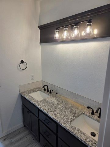 5742 NE Minnow Ln, Elgin, OK 73538