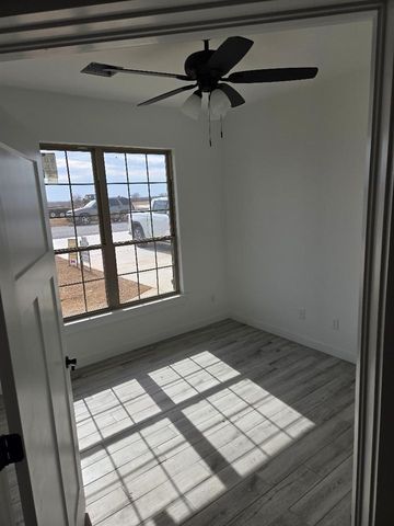 5742 NE Minnow Ln, Elgin, OK 73538