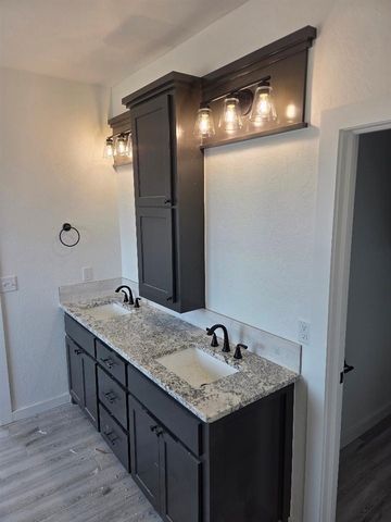 5742 NE Minnow Ln, Elgin, OK 73538