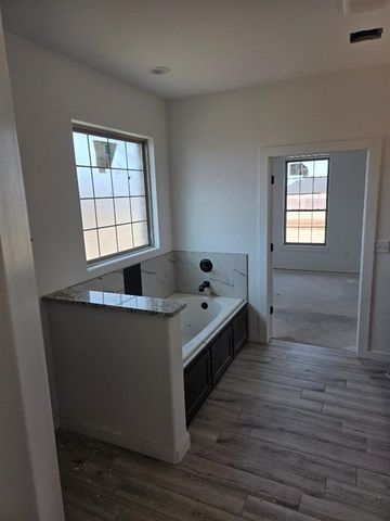 5742 NE Minnow Ln, Elgin, OK 73538