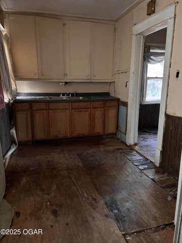 812 Seneca Avenue, Joplin, MO 64801