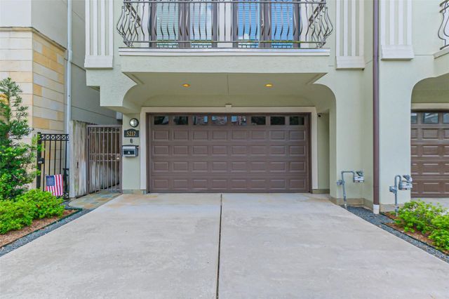 5217 Rose Street A, Houston, TX 77007