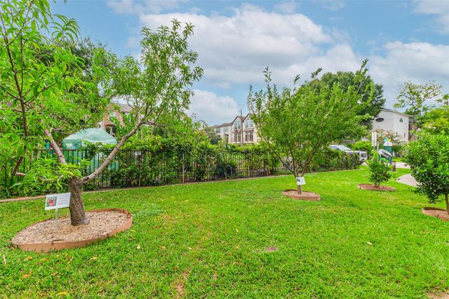 5217 Rose Street A, Houston, TX 77007