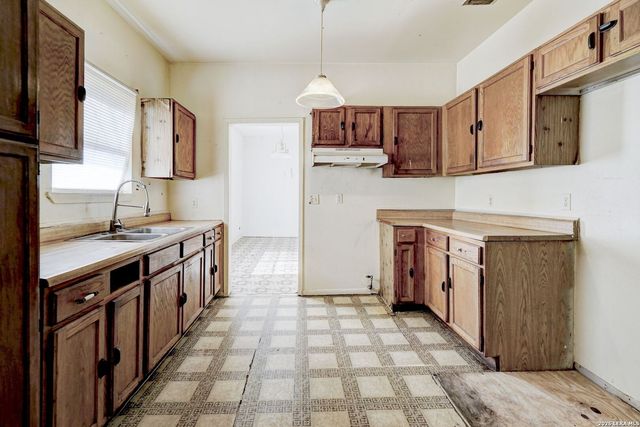 402 Helena St, San Antonio, TX 78204
