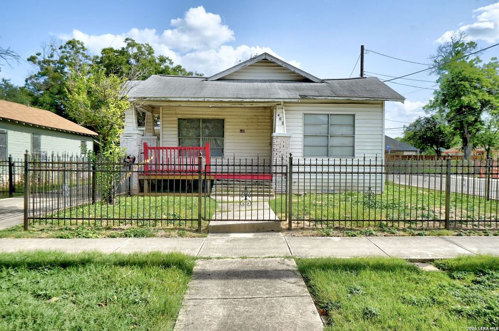 402 Helena St, San Antonio, TX 78204
