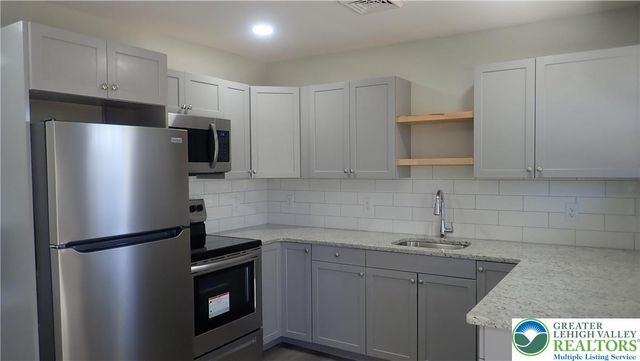 2556 North Delaware Drive, Upper Mt Bethel Twp, PA 18343